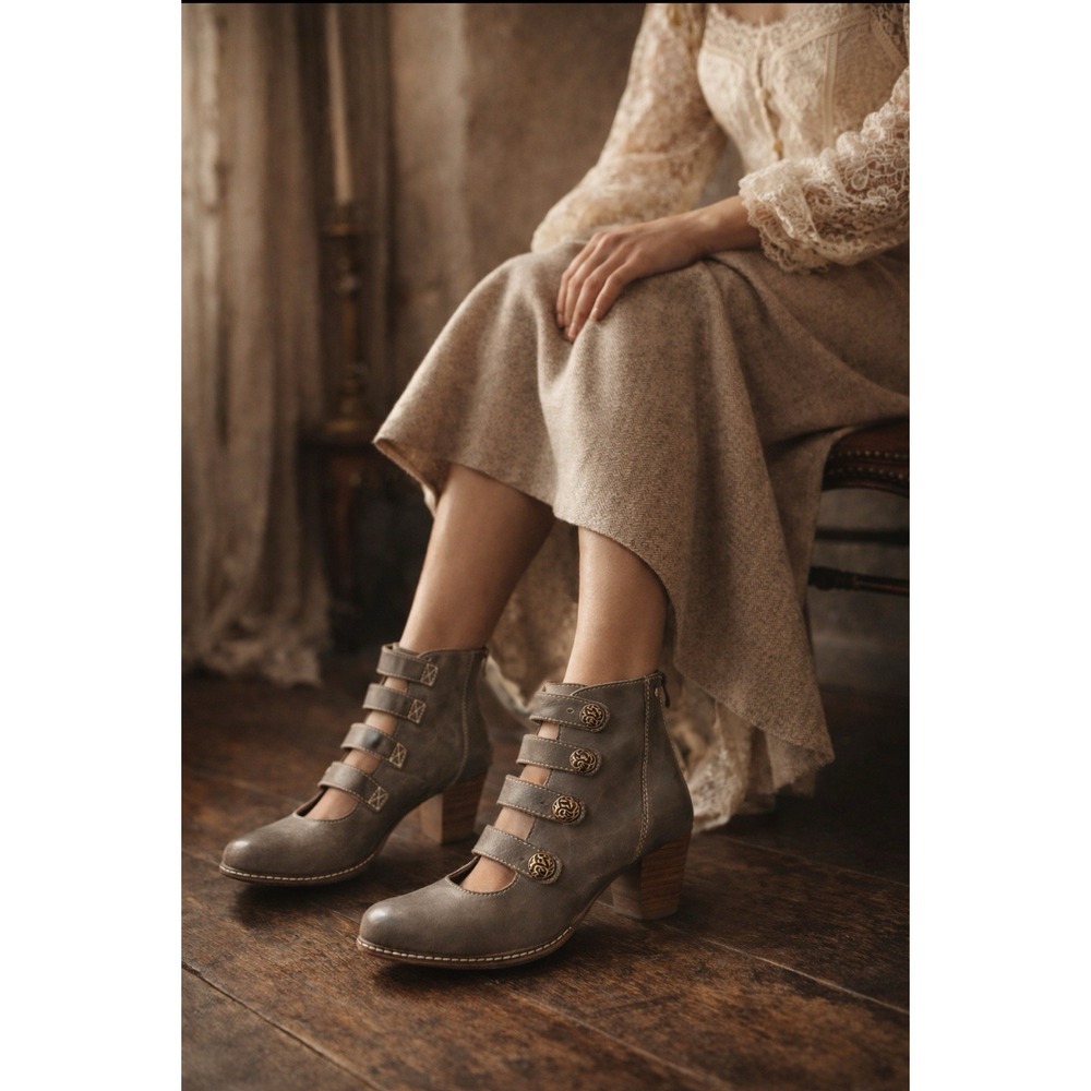 L'Artiste Victorian Gray Leather Button Boots 36 Cottagecore Romantic Steampunk